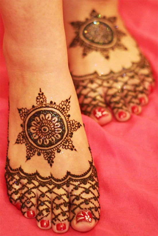 Bridal Round Mehendi Design For Feet