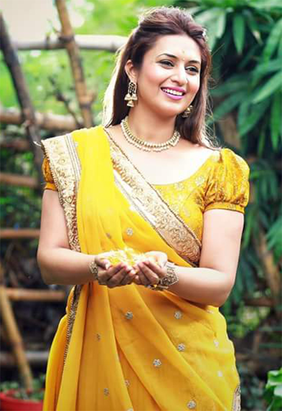Divyanka Tripathi In Yellow Saree