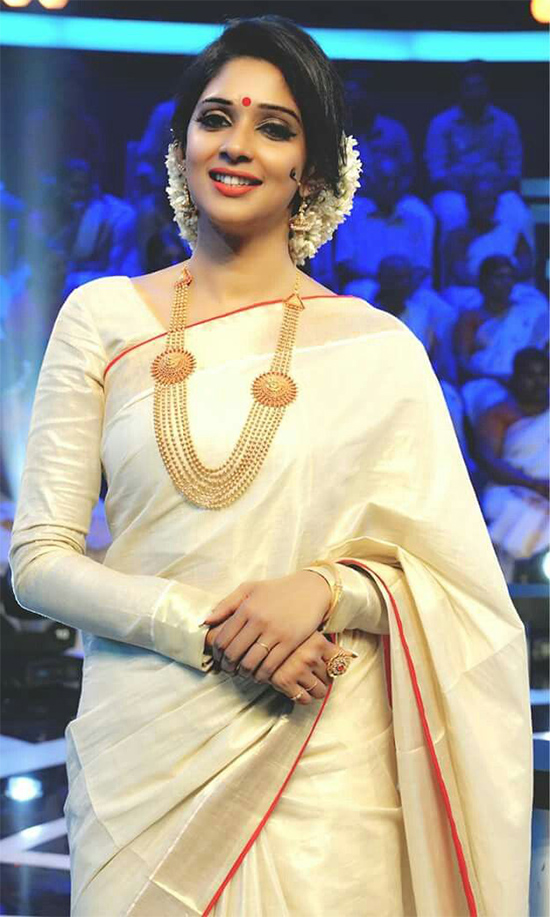 Kerala Saree With Full Sleeve Blouse