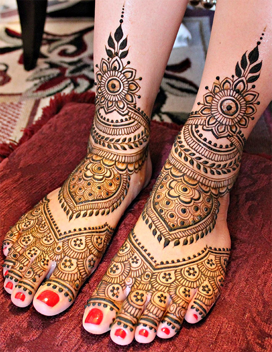 Special Mehandi Design on foots