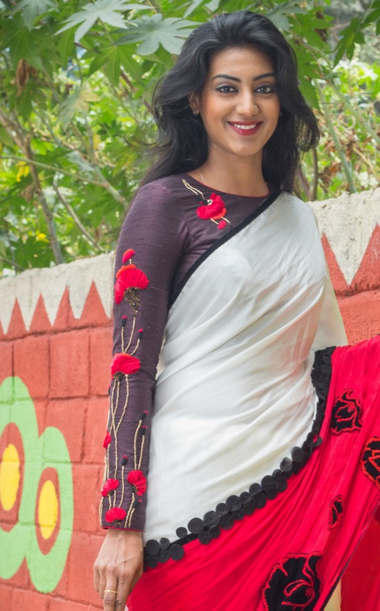 Strike Of Contrast Red-White Saree & Full Sleeve Embroidery Blouse