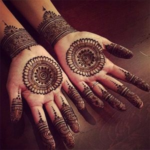 25 Simple and Traditional Circle Mehendi Designs You Should Definitely ...